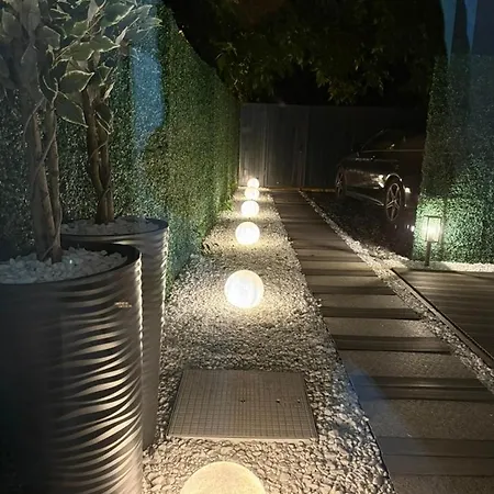 Nest With Private Terrace 아파트