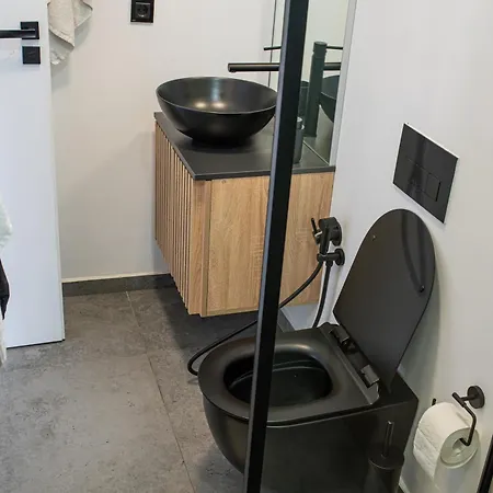 Nest With Private Terrace 아파트