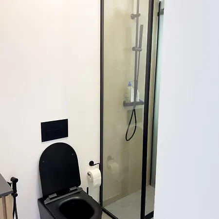 Nest With Private Terrace 아파트